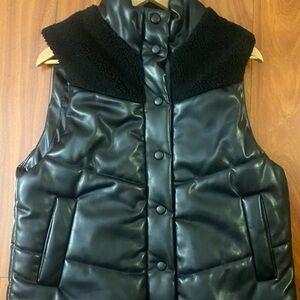 🖤Heartloom Black Faux Leather Vest🖤